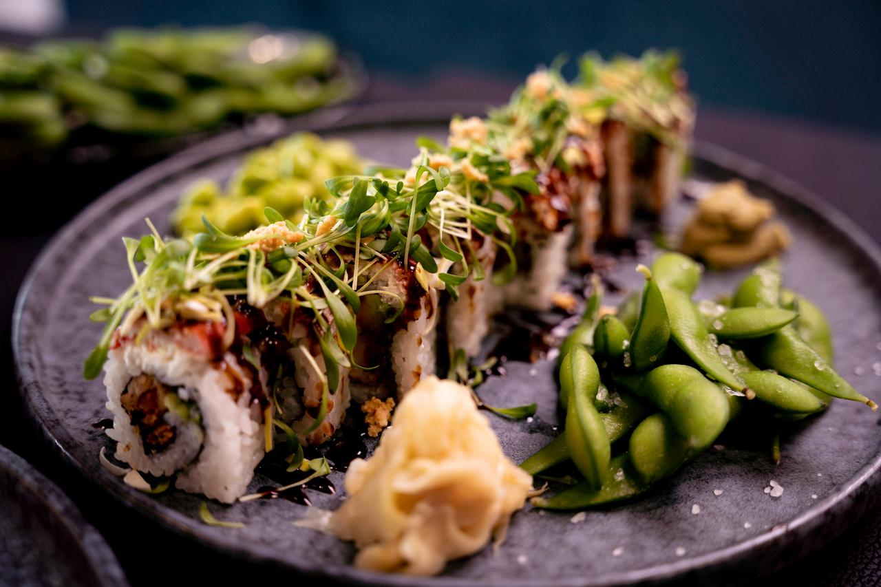 sashimi-sushi-luftseite-drinnen-1