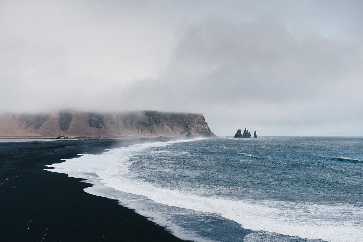 Wolken über Islands Küste