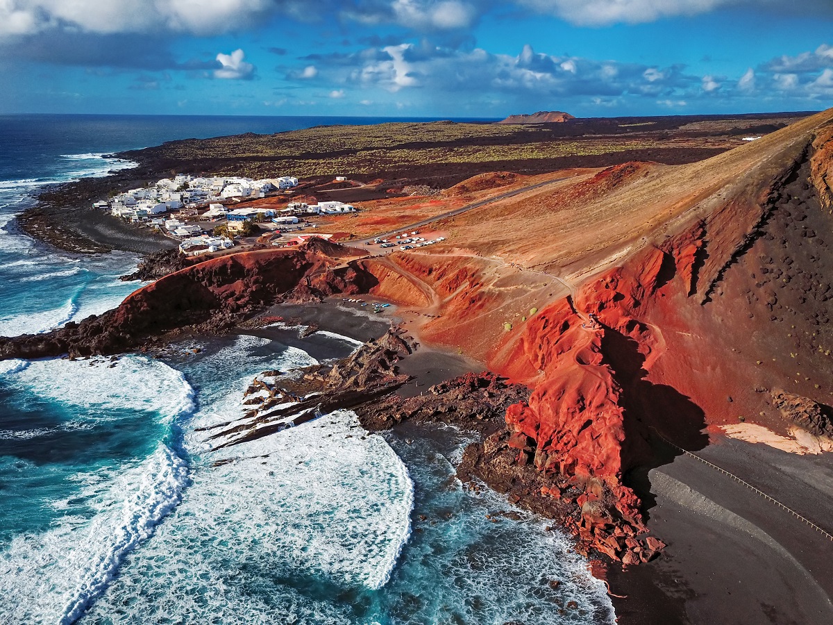 Mondlandschaft aus Lava- und Aschefeldern auf Lanzarote