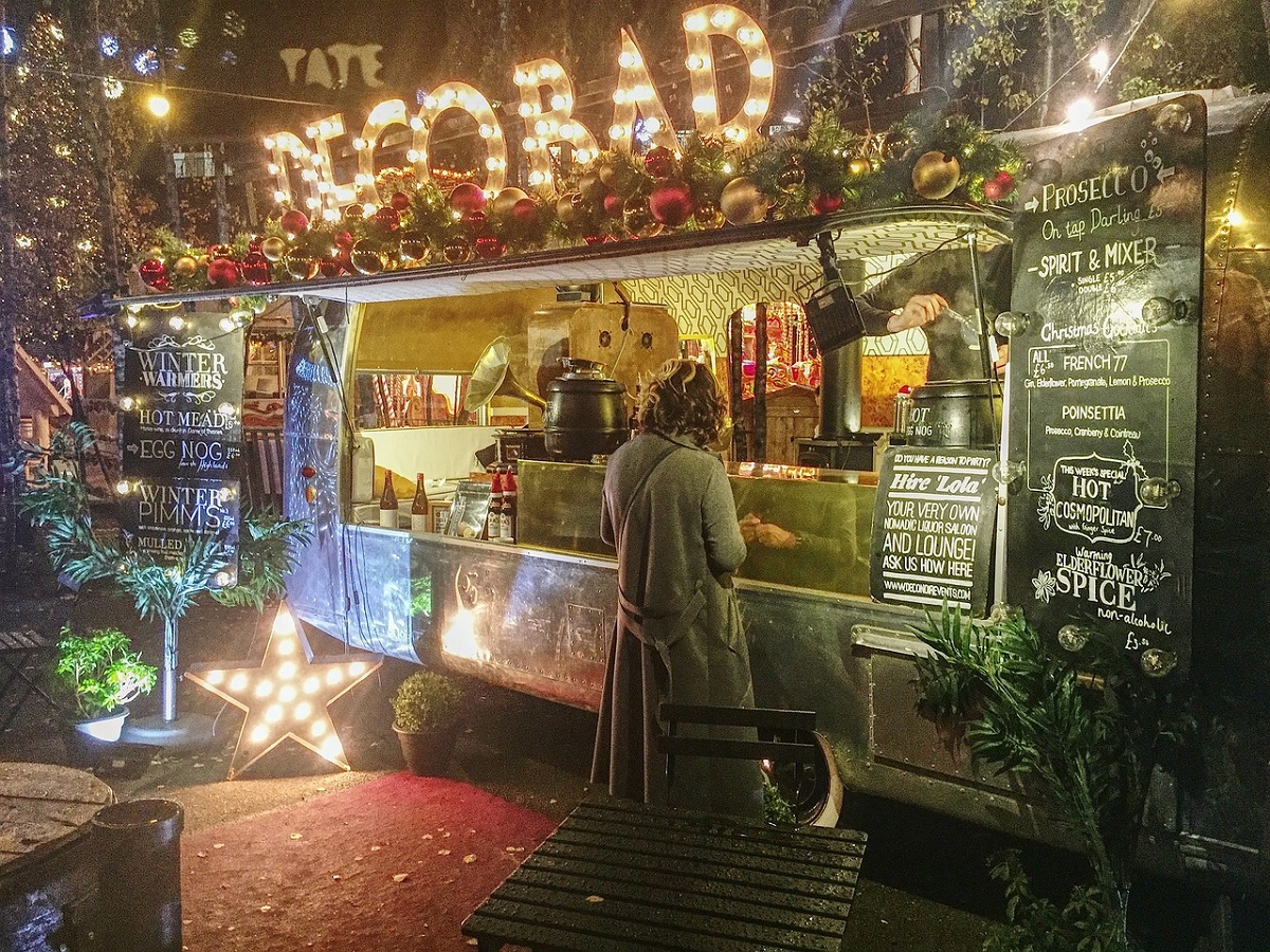 Stand auf einem Weihnachtsmarkt in London