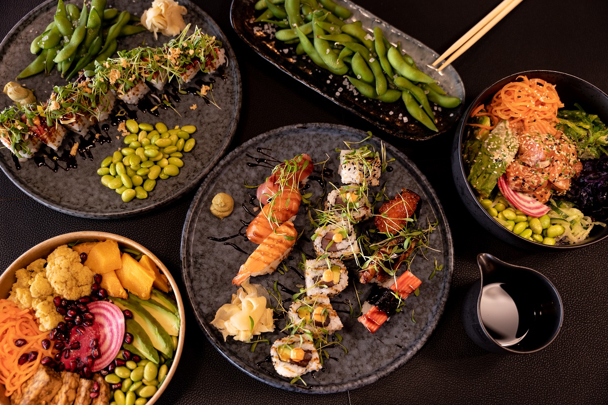 Sushi und Bowls im Restaurant am Hamburg Airport