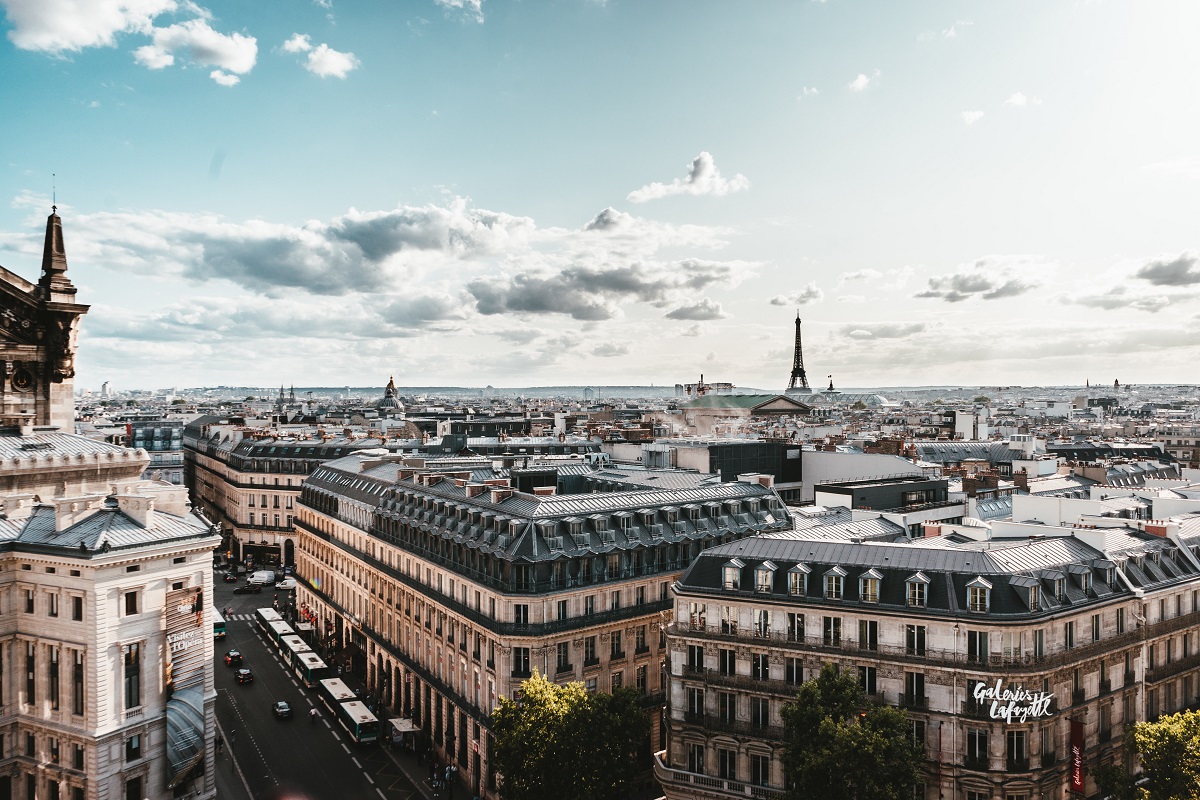 Fly non-stop from Hamburg to Paris