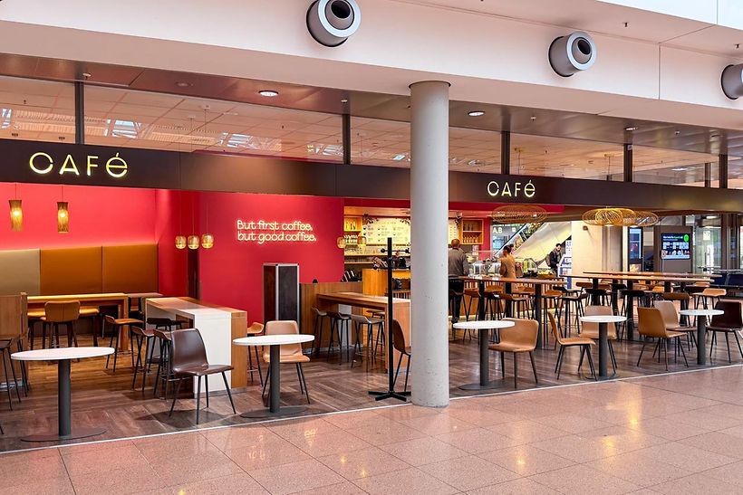 Café in der Plaza - Kaffee- und Tee, Snacks und Kuchenauswahl sowie Eistheke