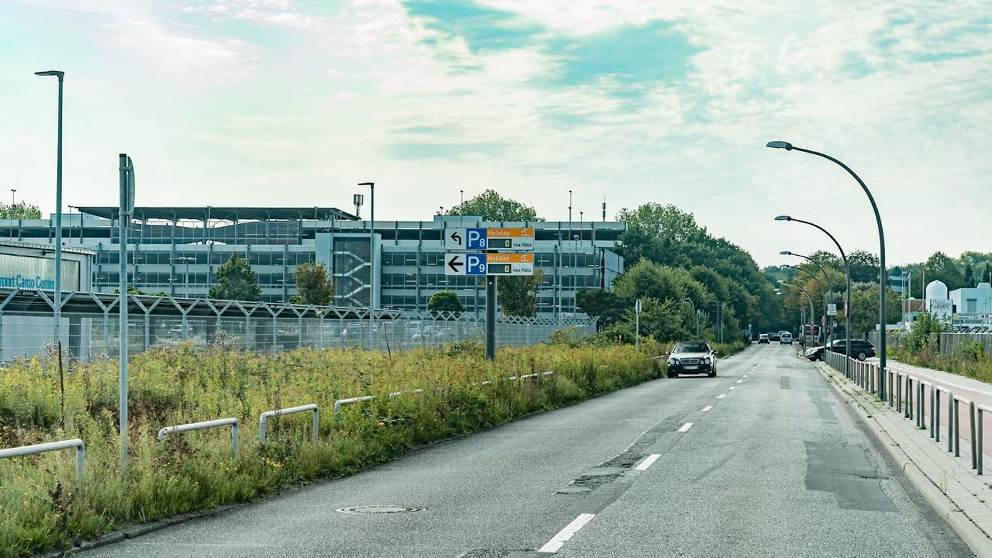 Überdachte mehrgeschossige Parklächen von Parkhaus P8-9.