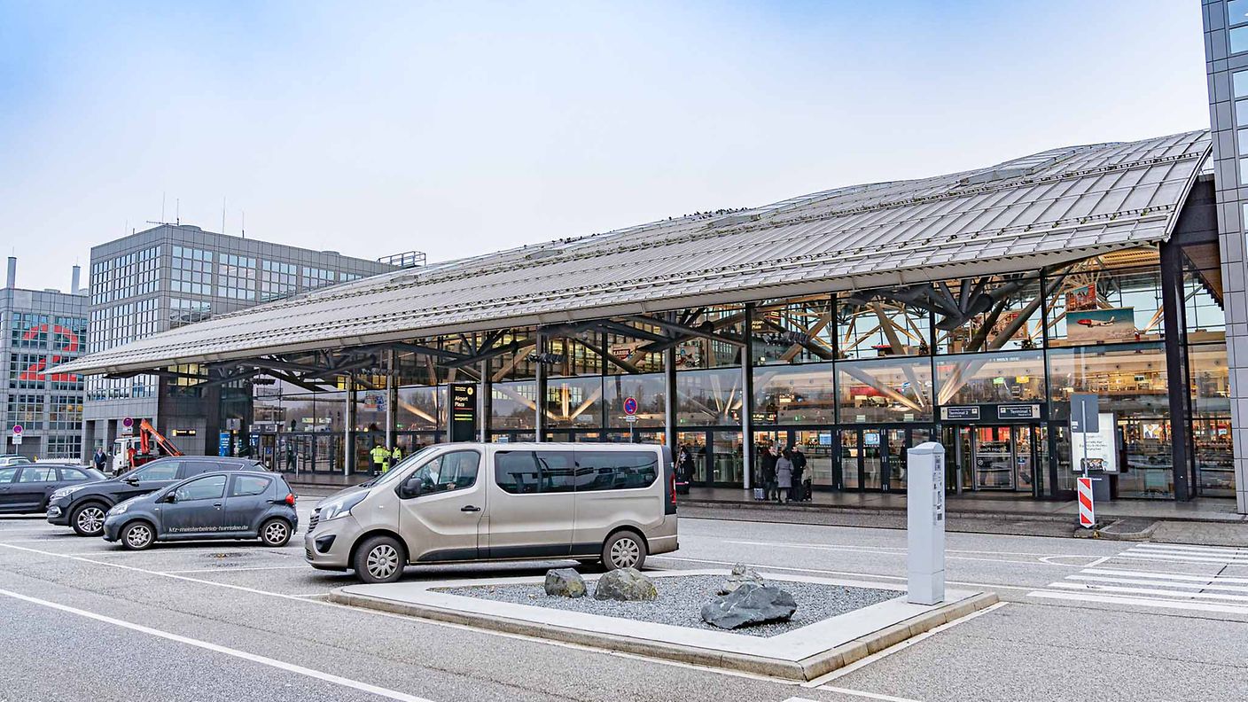 Kurzzeit-Parkplätze für Bringer und Abholer direkt vor dem Terminal.