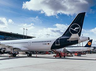 Lufthansa Flugzeug am Hamburg Airport