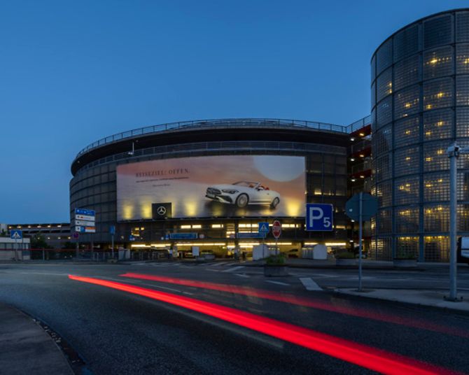 panasonic-megaposter-parkhaus-outdoor
