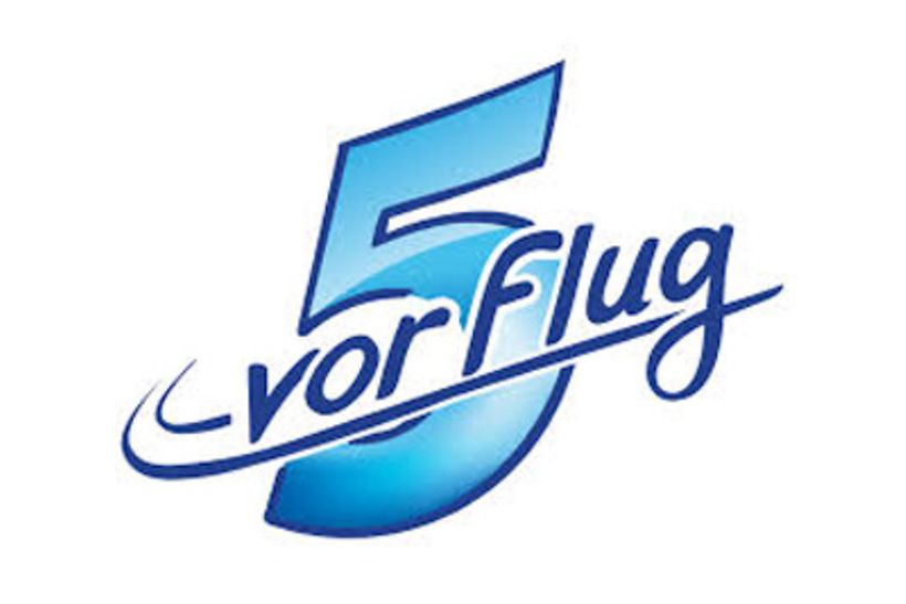 5 vor Flug Reisebüro am Hamburg Airport