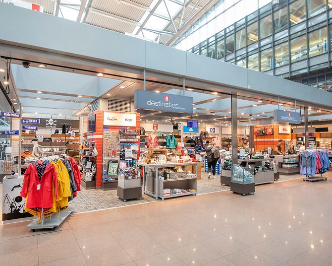 Destination Hamburg in der Plaza - Store bietet moderene Mode, HSV und St Pauli Fanartikel und Souvenirs
