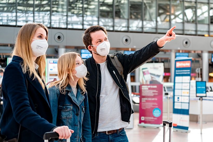 Reisende Familie am Hamburg Airport