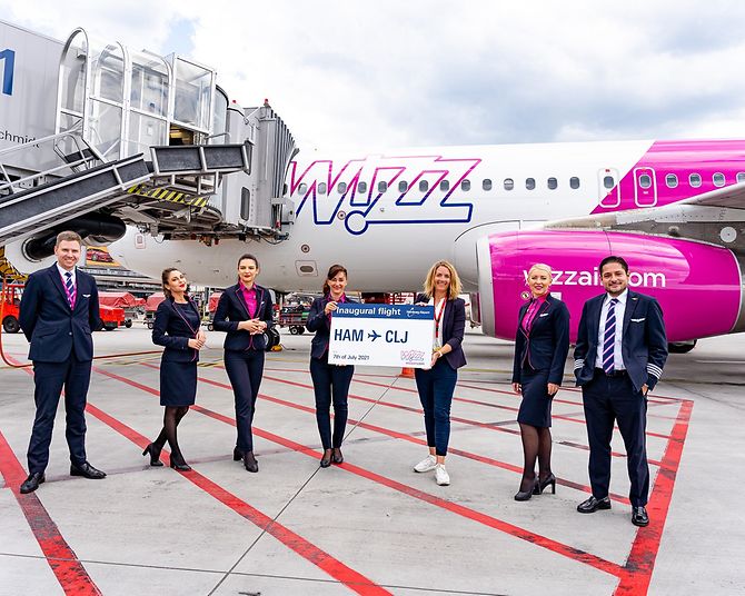 erstflug-wizz-cluj-crew