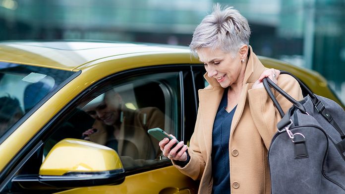 mietwagen-frau-car-rental