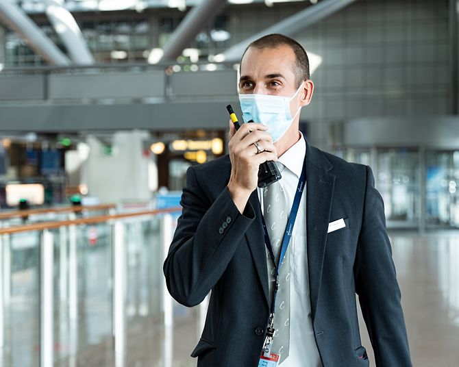 airport-security-mitarbeiter