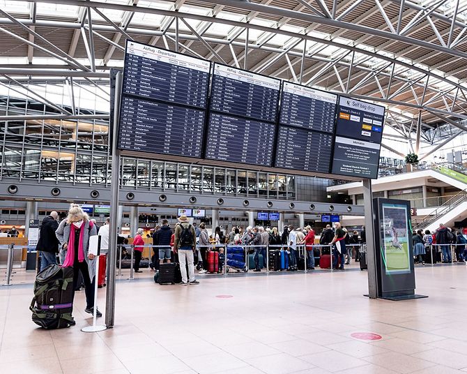 passagiere in terminal 2