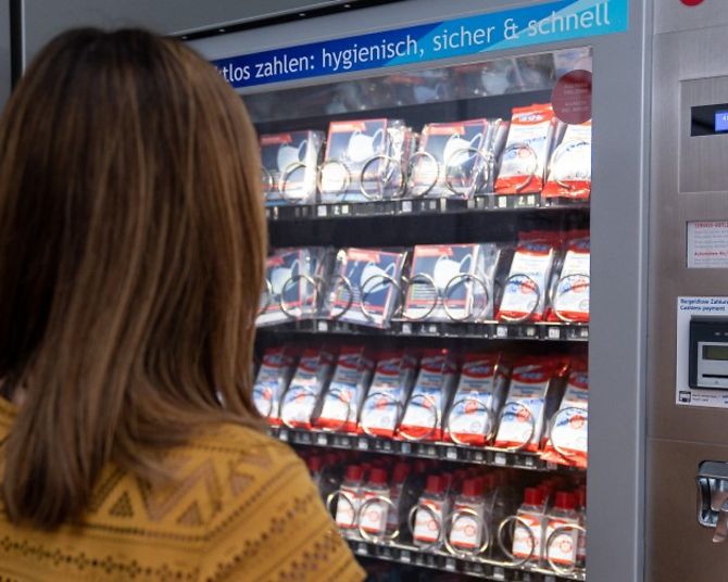 frau-hygieneautomat-terminals