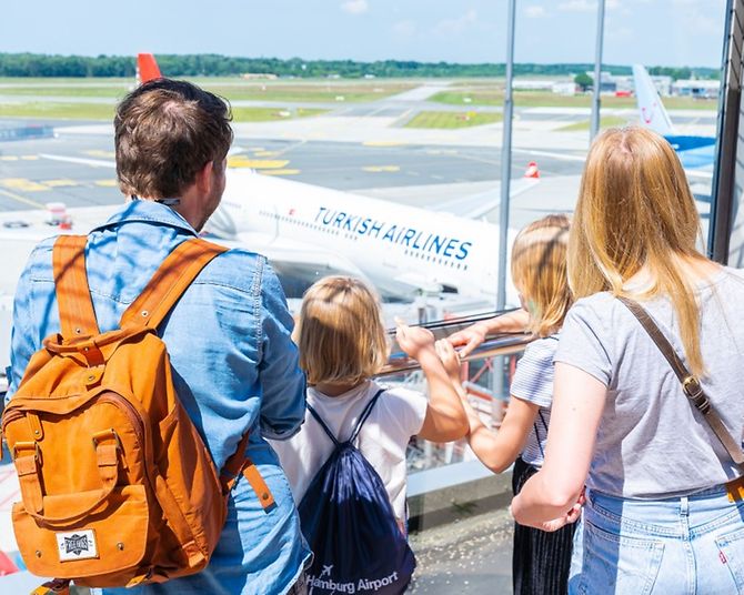 terminal-aussichtsterrasse-familie