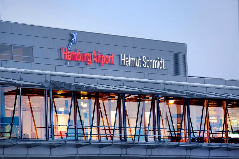 Hamburg Airport Helmut Schmidt Schriftzug am Terminal