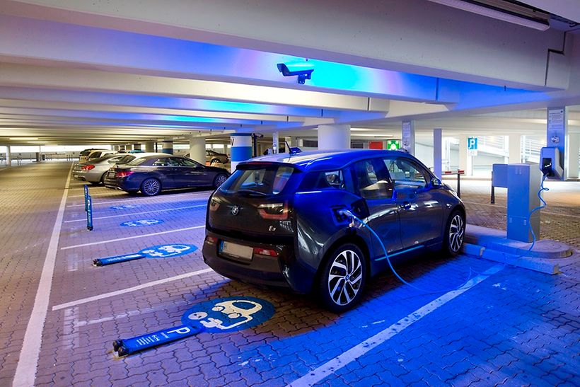 parkhaus-ladestation-elektroauto