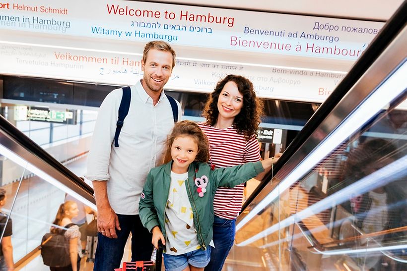 familie-rolltreppe-terminal