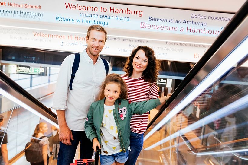 familie-rolltreppe-terminal