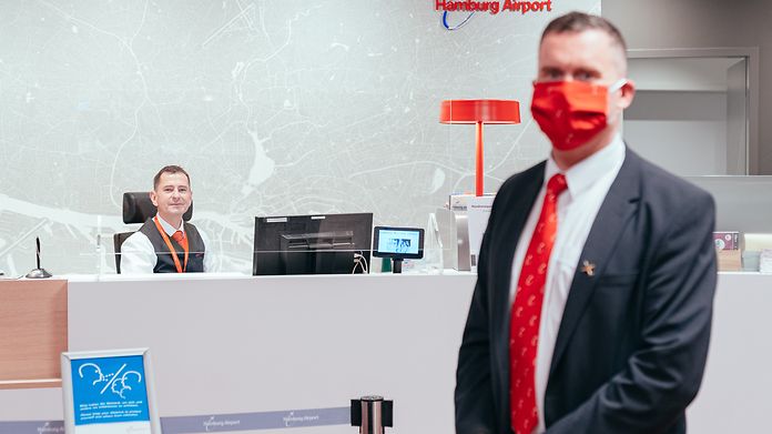 Mitarbeiter mit Maske