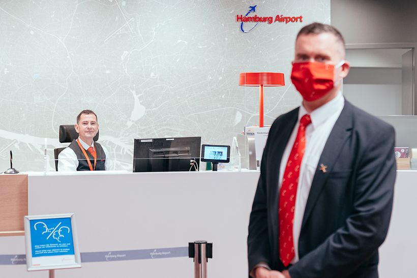 Mitarbeiter mit Maske