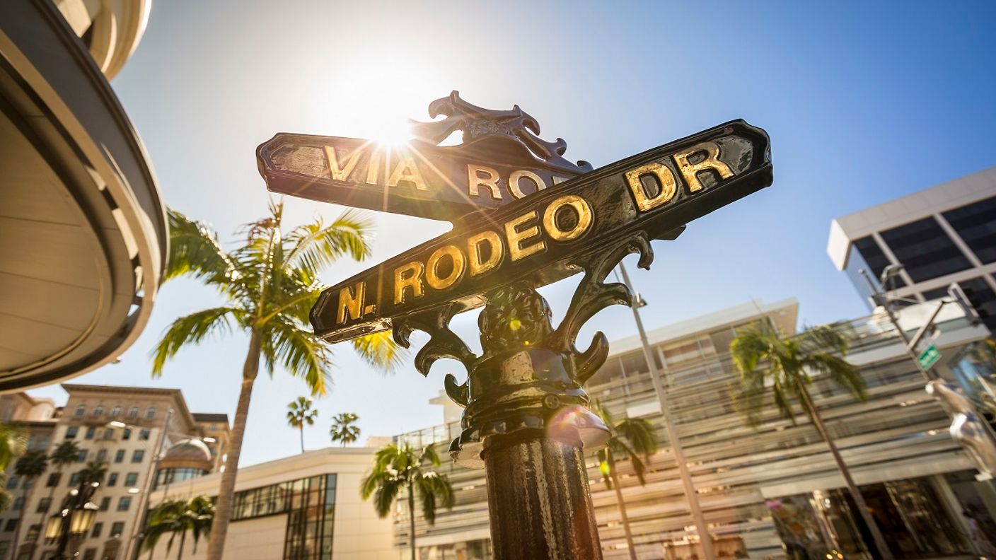 Straßenschild mit der Aufschrift Rodeo Drive