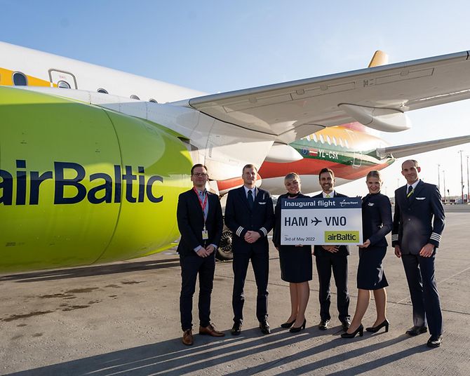 Erstflug airBaltic Vilnius Crew