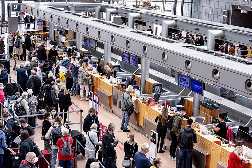 Passagiere beim Check-in