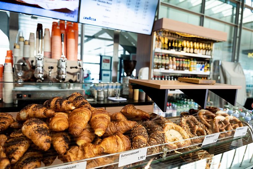lafino - Auswahl an süßen und herzhaften Snacks, Franzbrötchen, Brezel und Croissants
