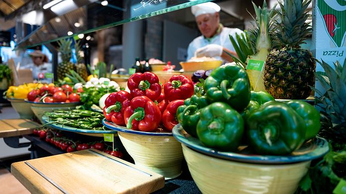 Marché Restaurant mit Pizza-Station - frisch zubereitet mit Belag nach Wahl
