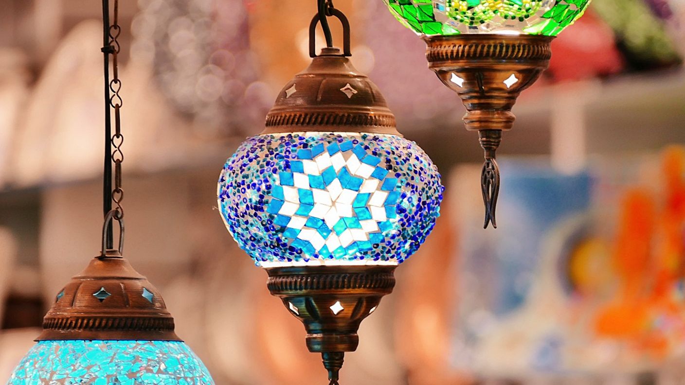 Bunte Lampen auf einem Bazar in Alanya