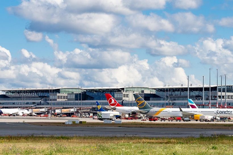 Flugzeuge auf dem Vorfeld Flughafen Hamburg