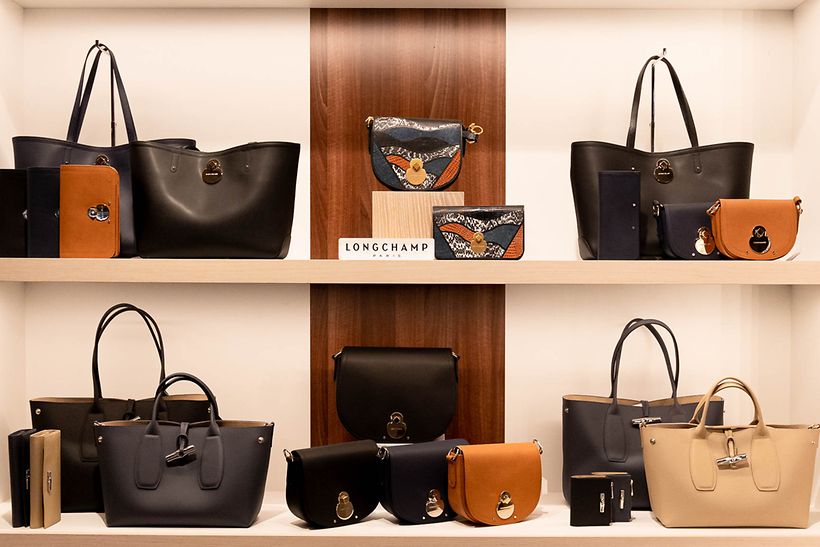 Heinemann Accessories Innenansicht mit Designer-Taschen aus dem Sortiment