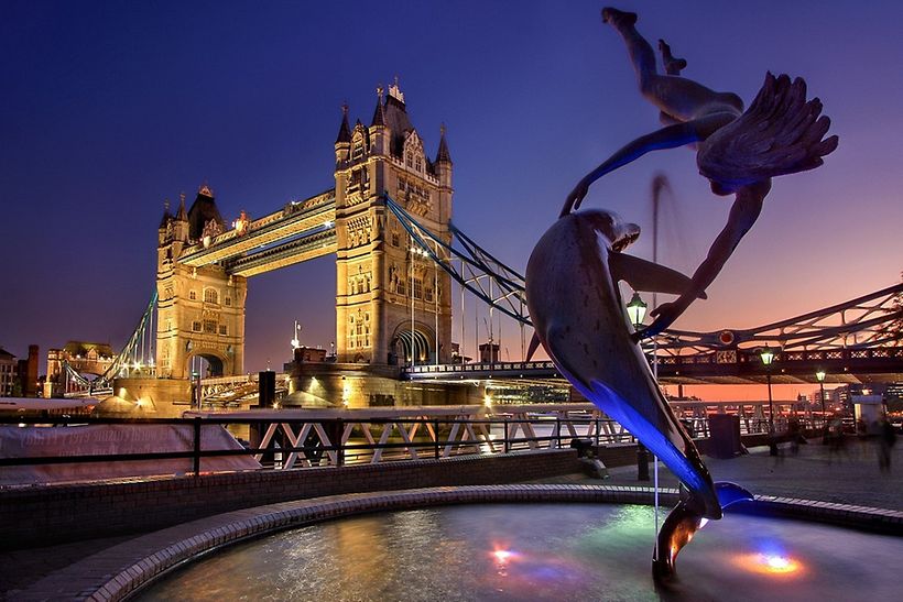 Tower Bridge in London bei Nacht