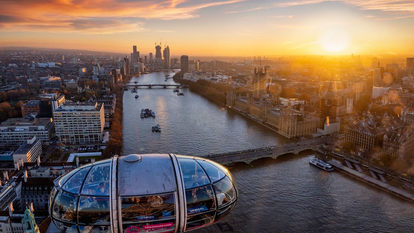 Blick über London bei Sonnenuntergang vom Riesenrad