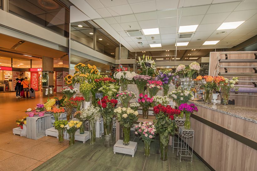 Flying Flowers Innenansicht - zeigt das Blumensortiment und fertige Blumensträuße