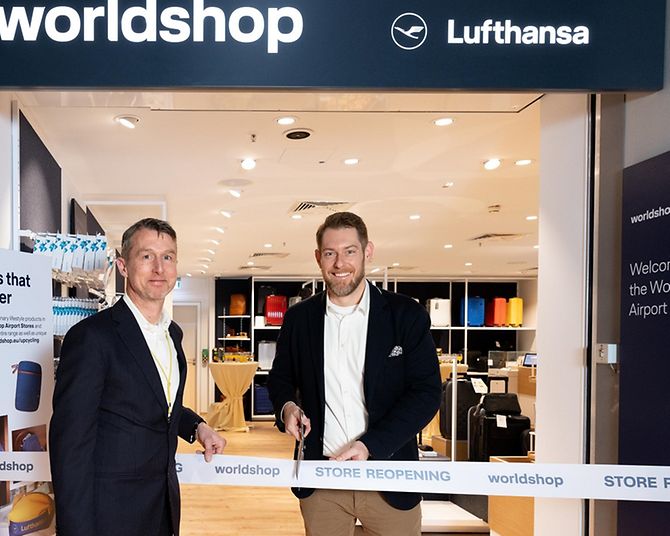 Wiedereröffnung Lufthansa Worldshop_Ribbon-Cutting