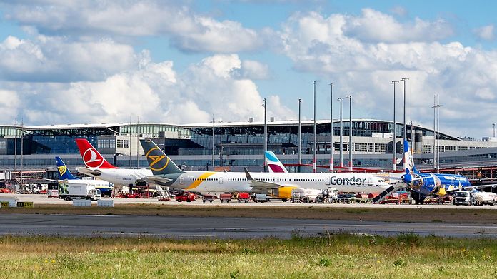 Flugzeuge auf dem Vorfeld Flughafen Hamburg