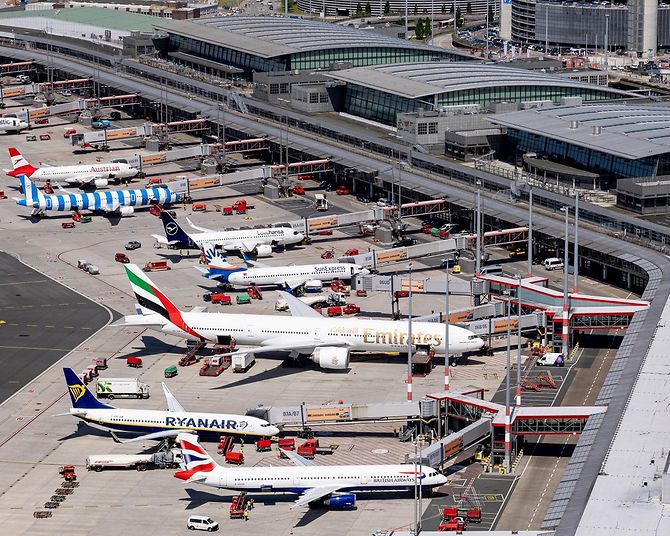 Hamburg Airport Flugzeuge an Pier