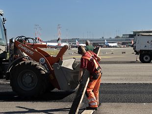 Hamburg Airport Pistensperrung September