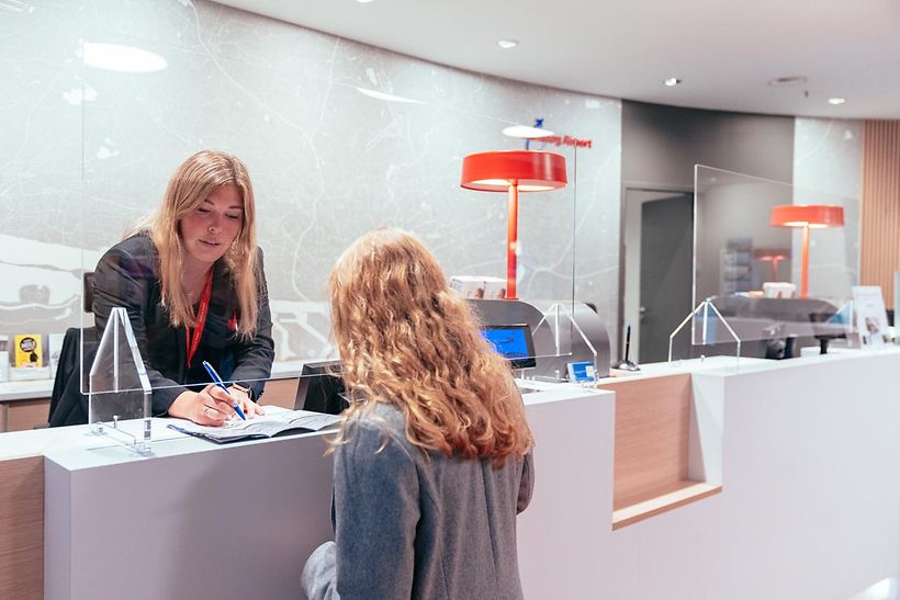 Mitarbeiter im Gespräch im Welcome Center