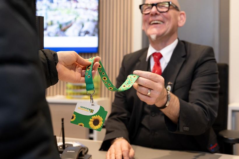 sunflower-lanyard-en