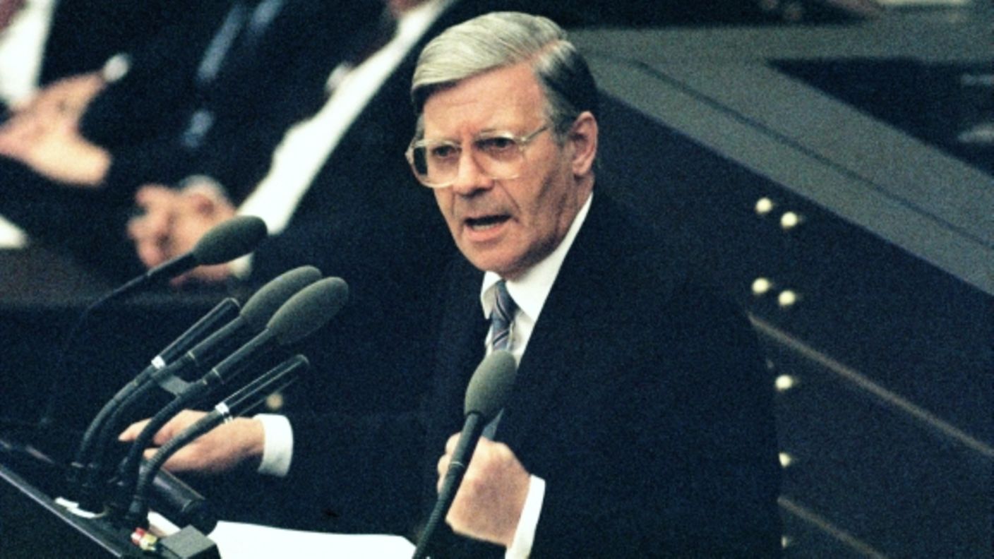 helmut-schmidt-bundestag-1982