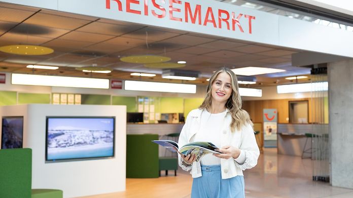 Reisemarkt - 10 Reisebüros bieten Expertenwissen und Beratung rund um Urlaub und Fliegen am Hamburger Flughafen