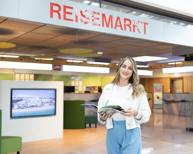 Reisemarkt - 10 Reisebüros bieten Expertenwissen und Beratung rund um Urlaub und Fliegen am Hamburger Flughafen