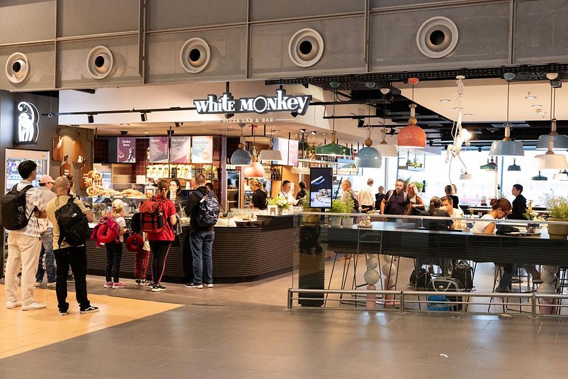 White Monkey Restaurant bei Gate A17/A18 - Pizza und Salate - mit Bedienung