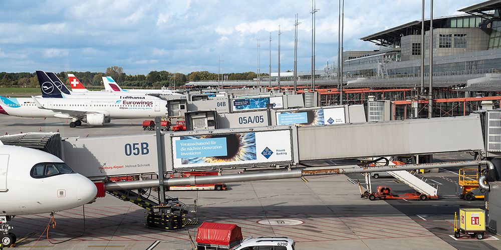 Bild zeigt die Fluggastbrücken am Hamburg Airport