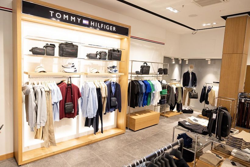 BrandIn Concept Store, bietet Mode der Marken Tommy Hilfiger, Calvin Klein und Armani Exchange