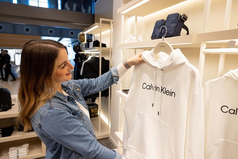 BrandIn Innenansicht, zeigt Mode der Marke Calvin Klein